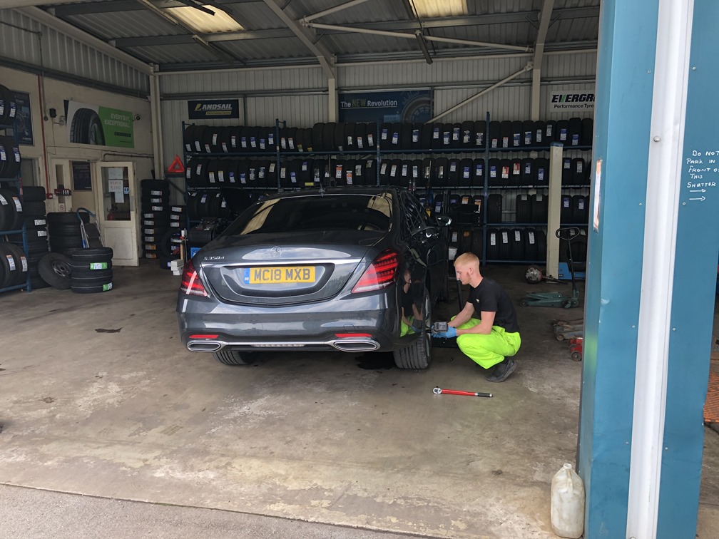 Mobile tyre Fitters